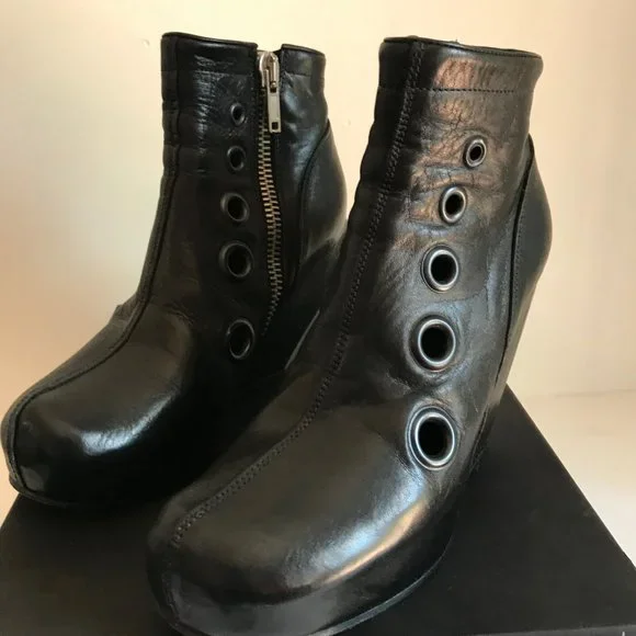 Rick Owens 'Spike' bootie with grommets - Picture 5 of 16